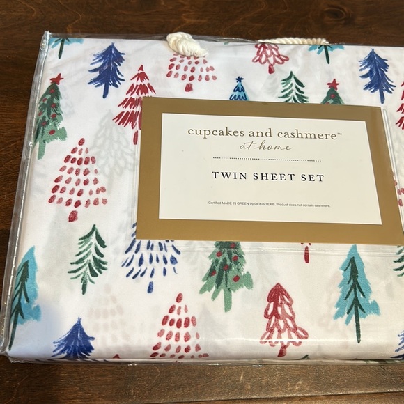 New Cupcakes & Cashmere At Home twinSheet Set Christmas Trees